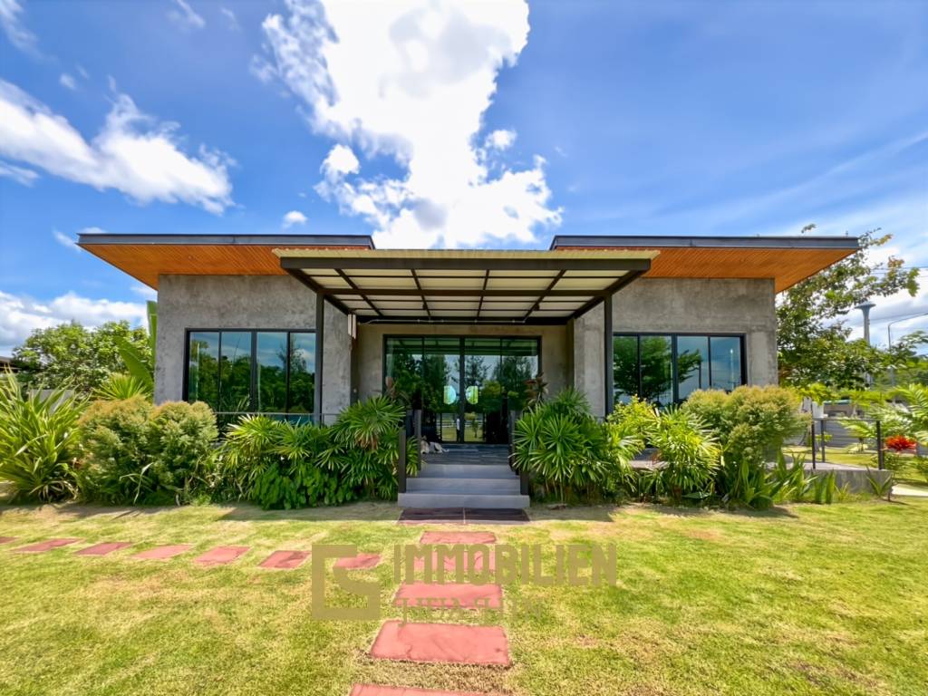 วิลล่า 5 ห้องนอนพร้อมสระว่ายน้ำและพื้นที่สวนขนาดใหญ่ในทับใต้ หัวหิน