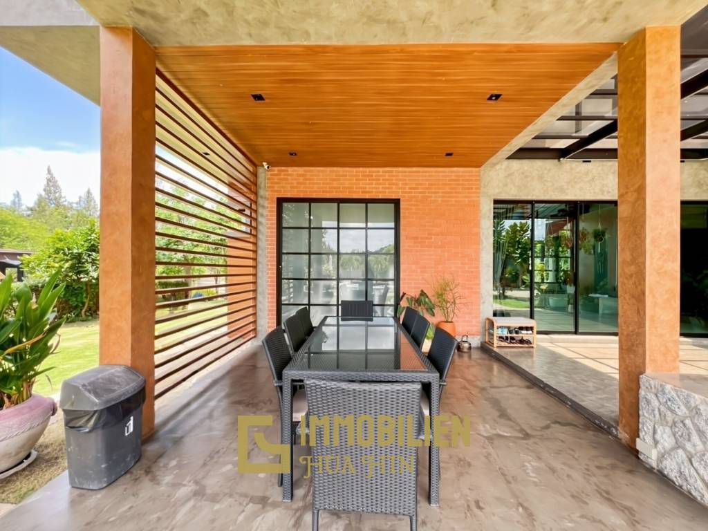 วิลล่า 5 ห้องนอนพร้อมสระว่ายน้ำและพื้นที่สวนขนาดใหญ่ในทับใต้ หัวหิน