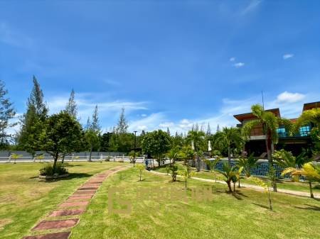 วิลล่า 5 ห้องนอนพร้อมสระว่ายน้ำและพื้นที่สวนขนาดใหญ่ในทับใต้ หัวหิน