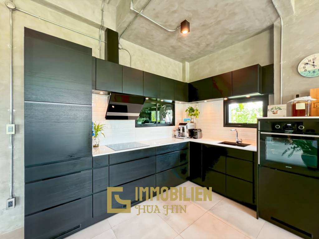 วิลล่า 5 ห้องนอนพร้อมสระว่ายน้ำและพื้นที่สวนขนาดใหญ่ในทับใต้ หัวหิน