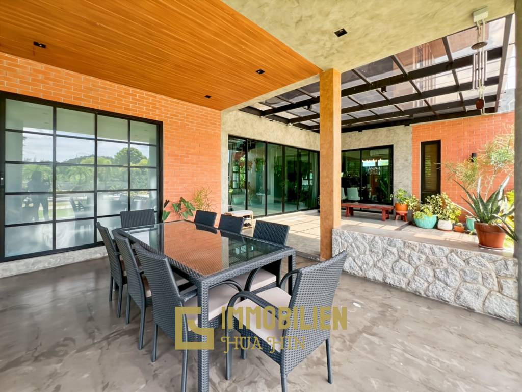 วิลล่า 5 ห้องนอนพร้อมสระว่ายน้ำและพื้นที่สวนขนาดใหญ่ในทับใต้ หัวหิน