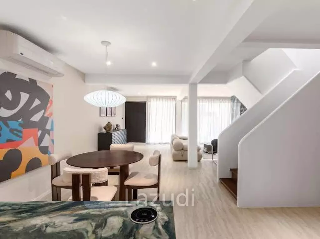 Townhouse For Sale 205SQ.M 26S Q.Wah 3 Bed 3 Bath in Sathorn