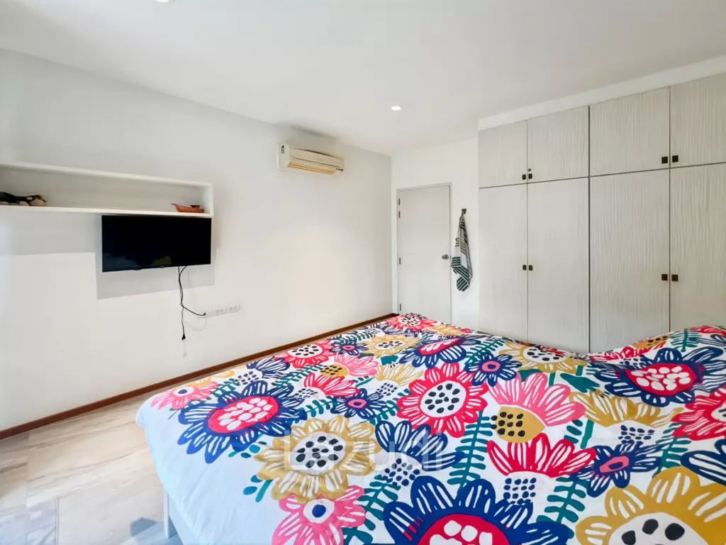 Elegant 1-Bedroom Condo with Beach Access in Baan Nub Kluen