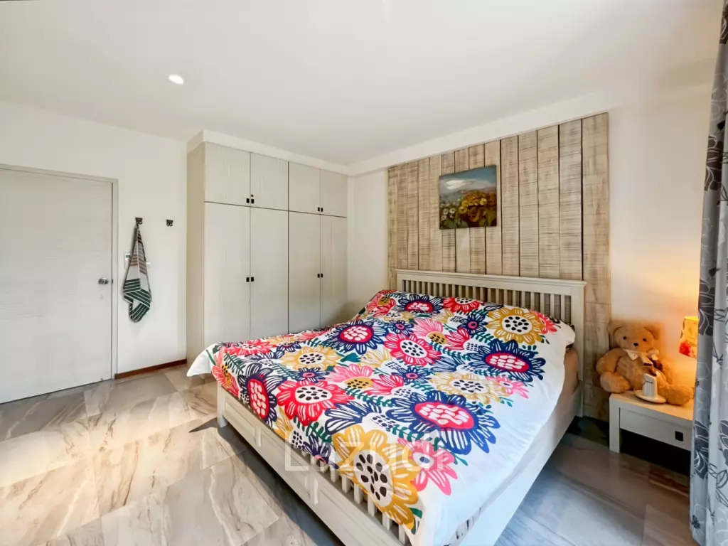 Elegant 1-Bedroom Condo with Beach Access in Baan Nub Kluen