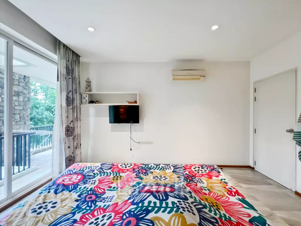 Elegant 1-Bedroom Condo with Beach Access in Baan Nub Kluen