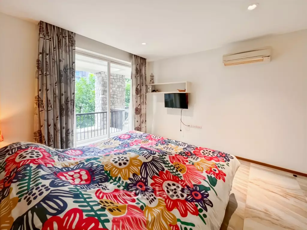 Elegant 1-Bedroom Condo with Beach Access in Baan Nub Kluen