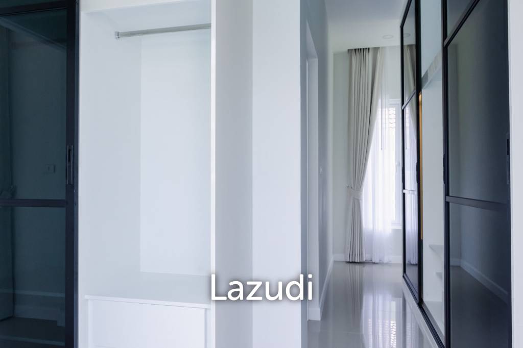 3 Bed 4 Bath 264.7 SQ.M Woodlands Residence