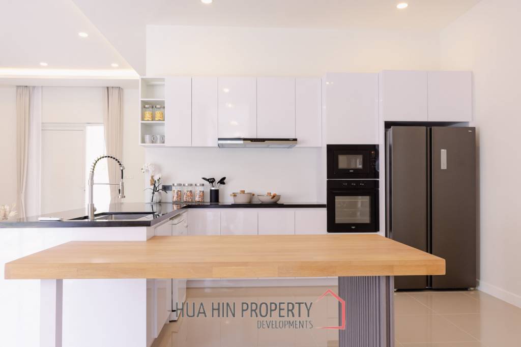 3 Bed 4 Bath 264.7 SQ.M Woodlands Residence