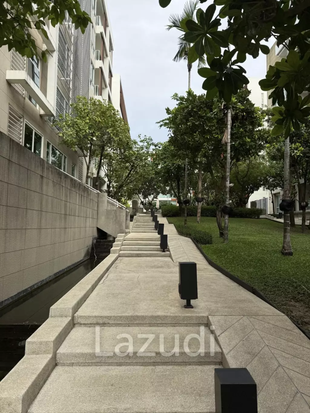 THE BREEZE: 98 SQM CONDO TOP FLOOR, 2 BEDROOOM
