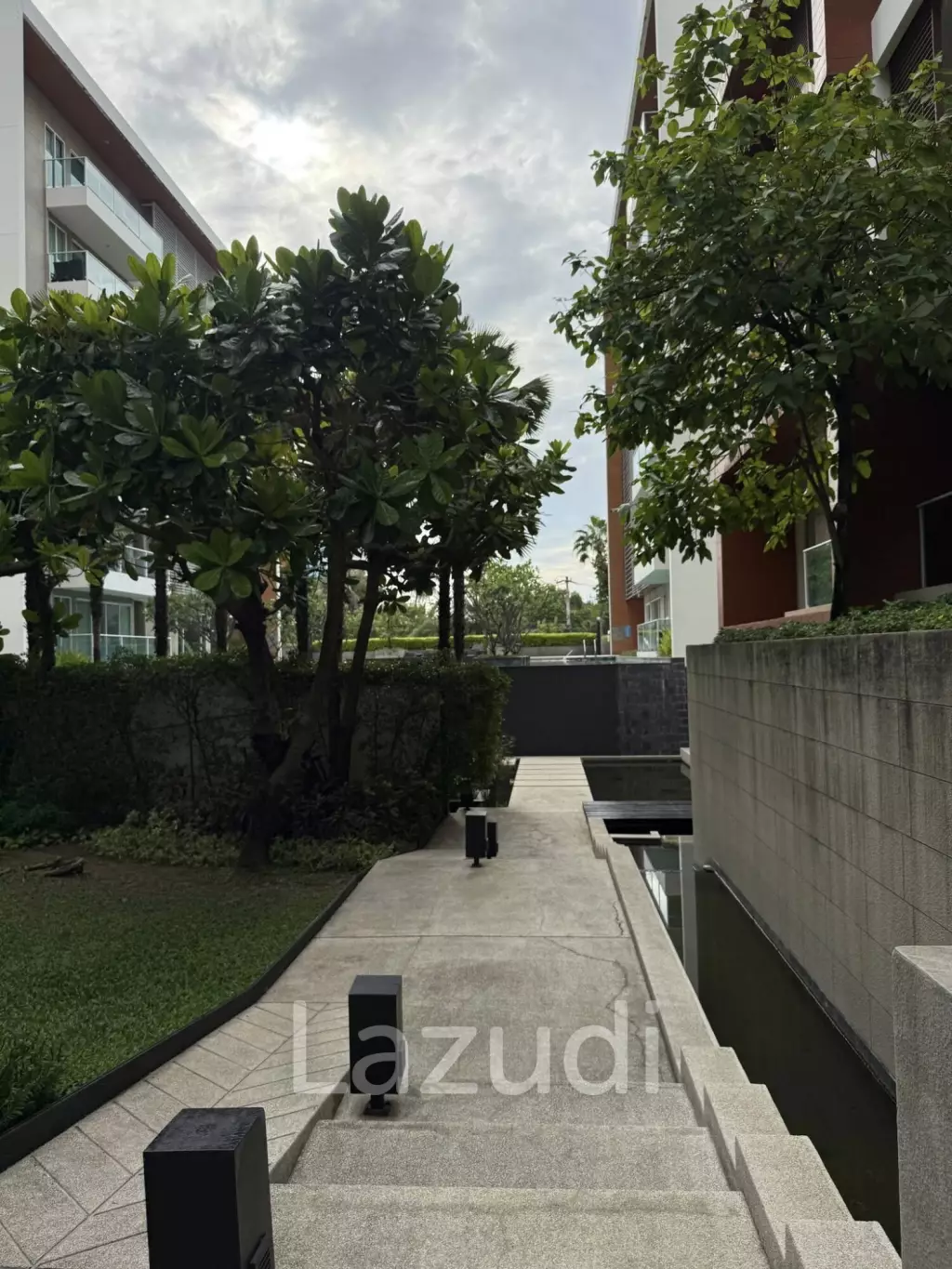 THE BREEZE: 98 SQM CONDO TOP FLOOR, 2 BEDROOOM