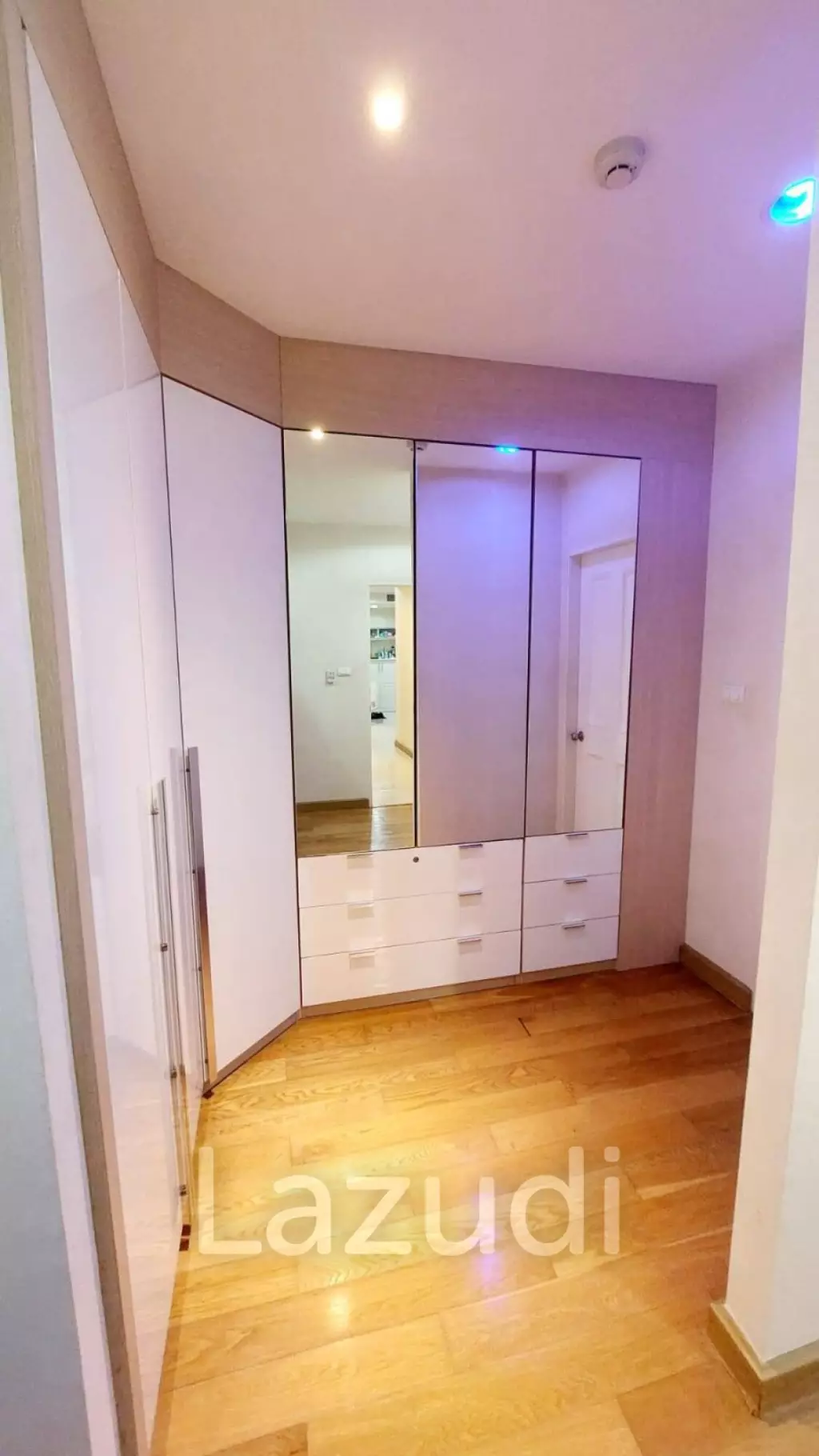 2 Bedroom 2 Bathroom 105 Sq.m The Rise Condominium