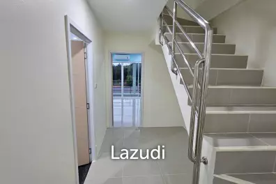Renovated Townhouse – Perfect Setup for Home + Business