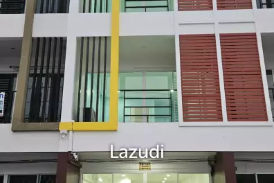Renovated Townhouse – Perfect Setup for Home + Business