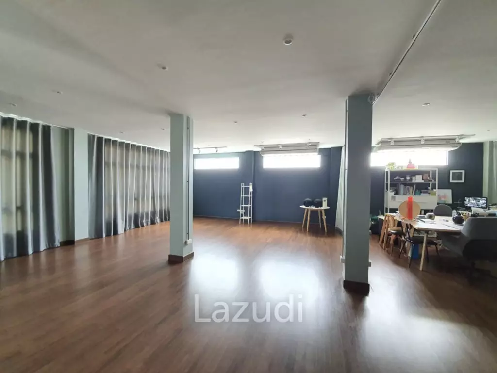 Office For Rent 98 Sq.m Near Iconsiam