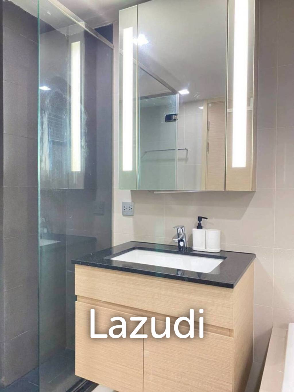 47 sqm 1 Bedroom Condo Via Botani Sukhumvit Khlong Tan Nuea