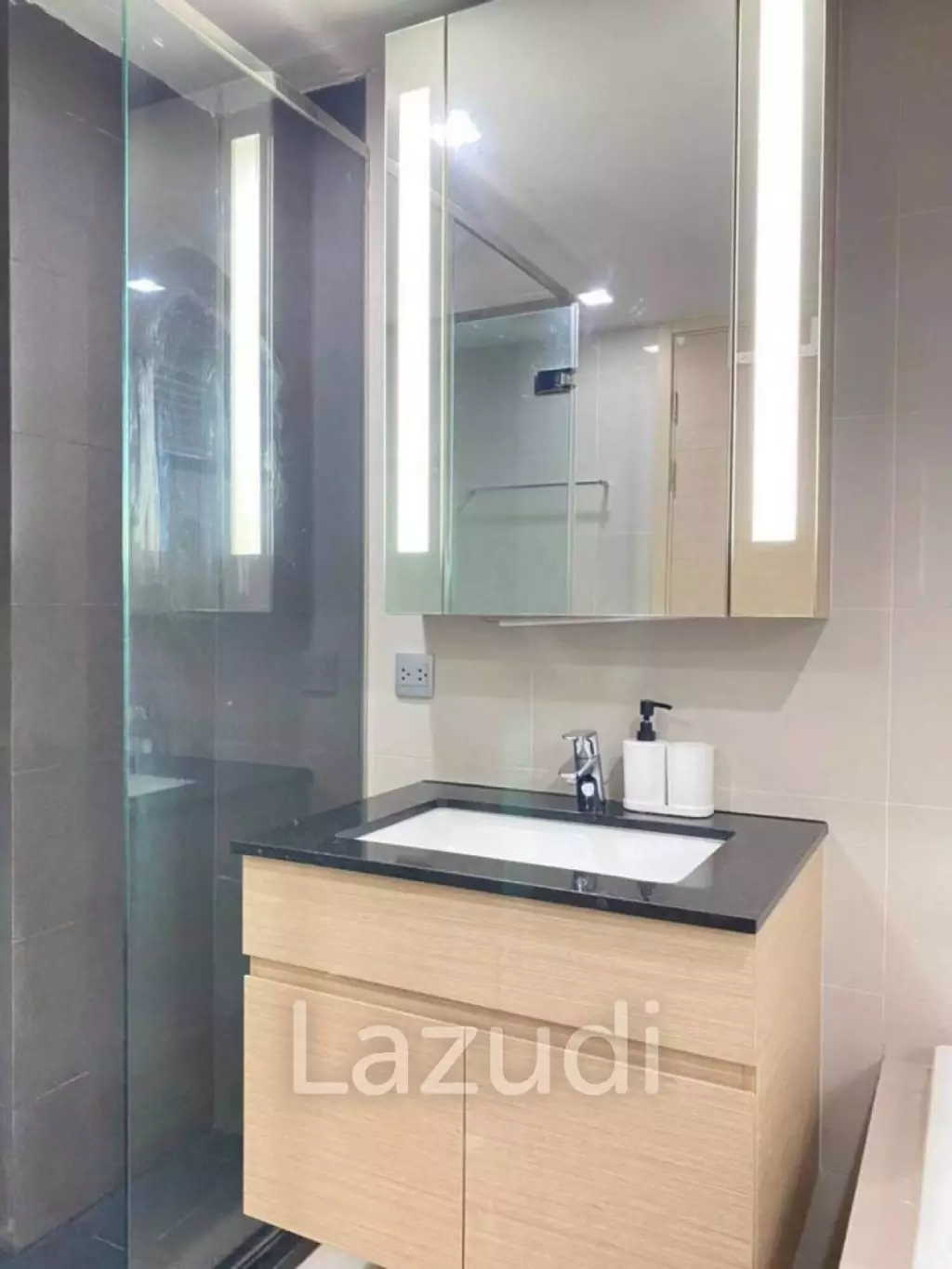 47 sqm 1 Bedroom Condo Via Botani Sukhumvit Khlong Tan Nuea