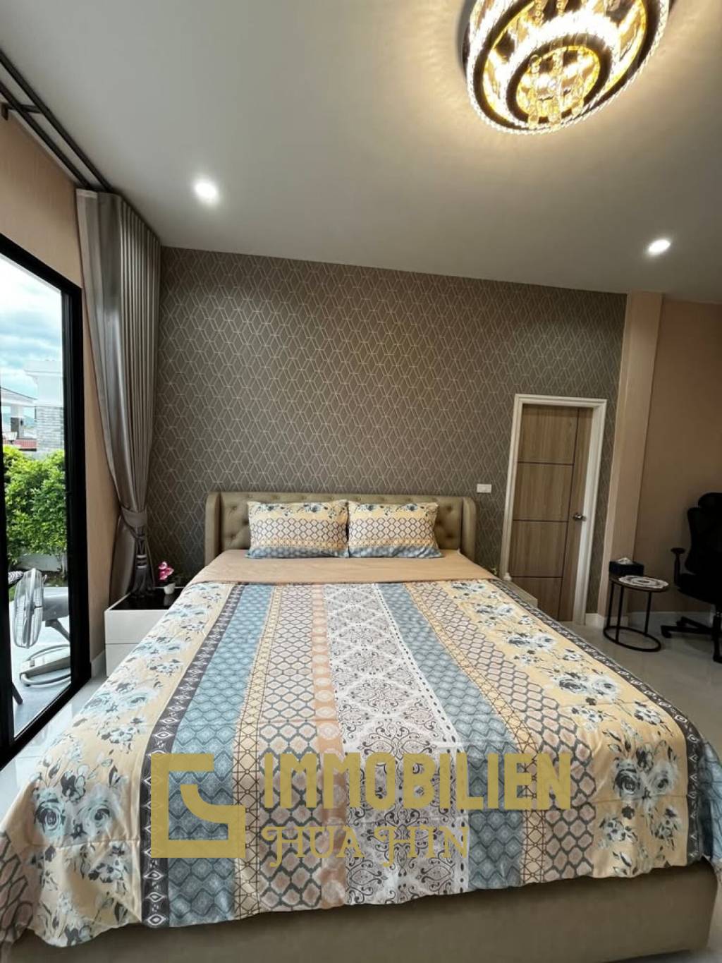 Zent-Projekt: Villa mit 2 Schlafzimmern und 2 Bädern, komplett ausgestattet