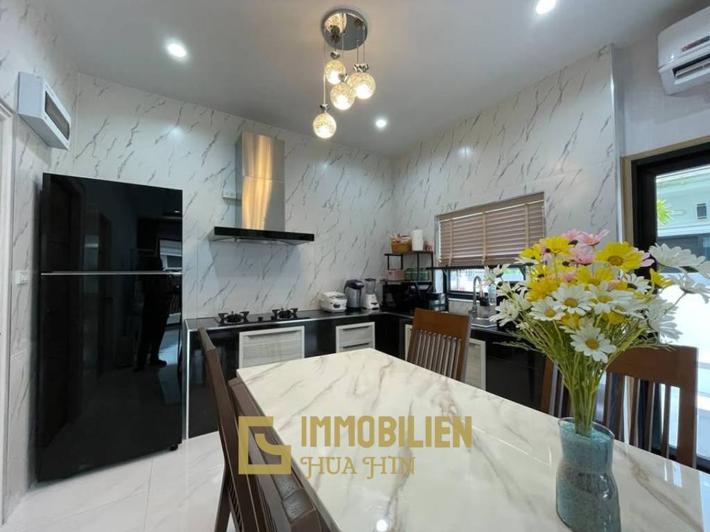 Zent-Projekt: Villa mit 2 Schlafzimmern und 2 Bädern, komplett ausgestattet