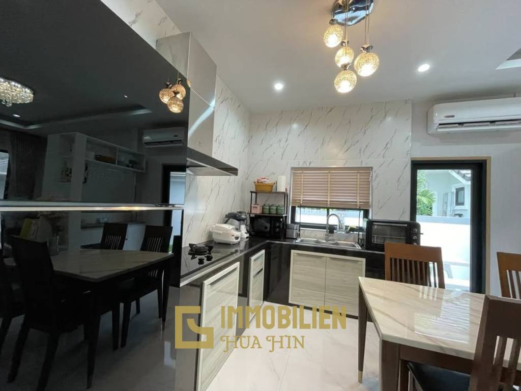 Zent-Projekt: Villa mit 2 Schlafzimmern und 2 Bädern, komplett ausgestattet