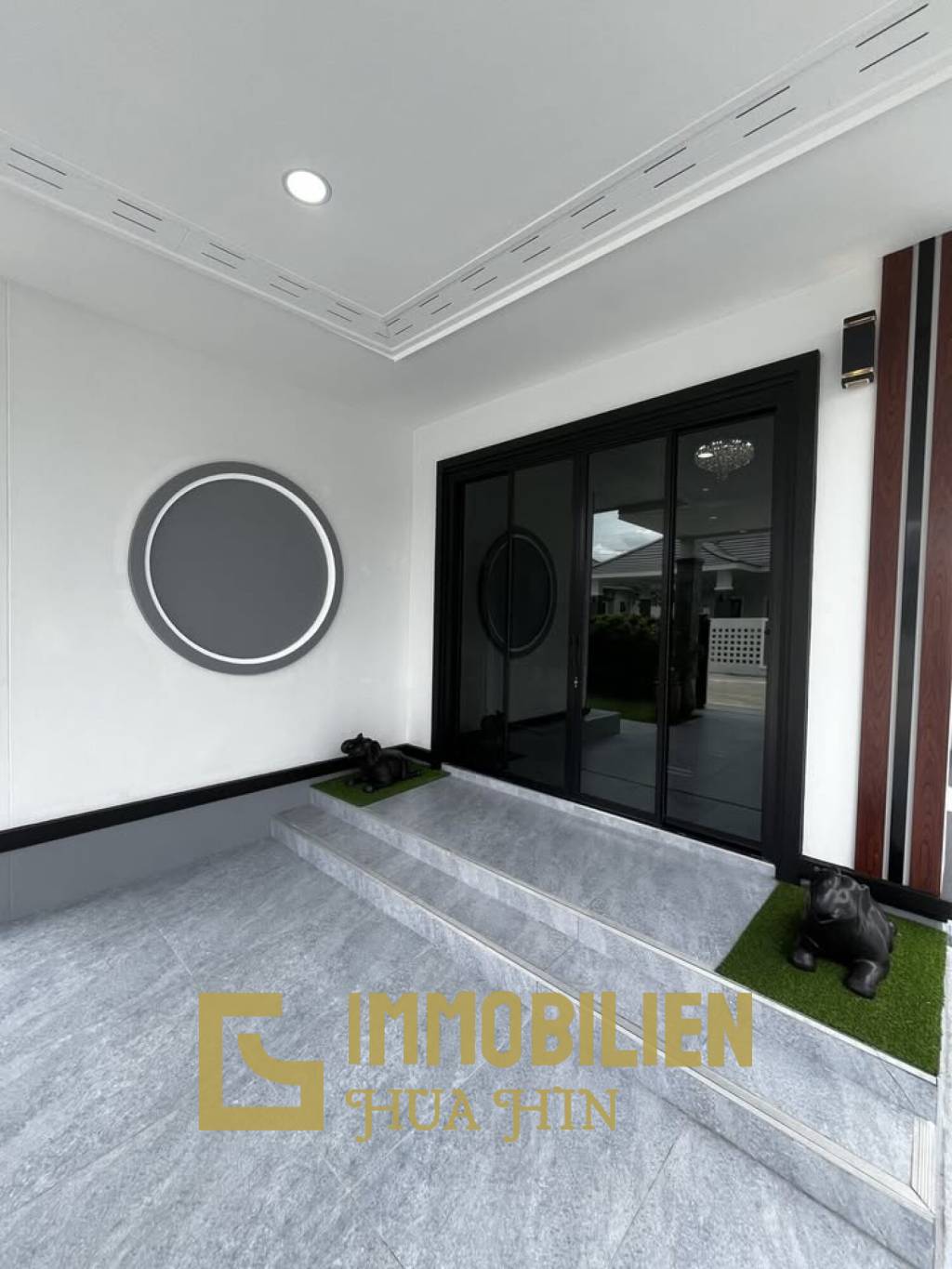 Zent-Projekt: Villa mit 2 Schlafzimmern und 2 Bädern, komplett ausgestattet