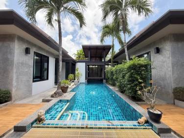 Pet-friendly 4-bedroom pool villa near Phuket Heroines Monument