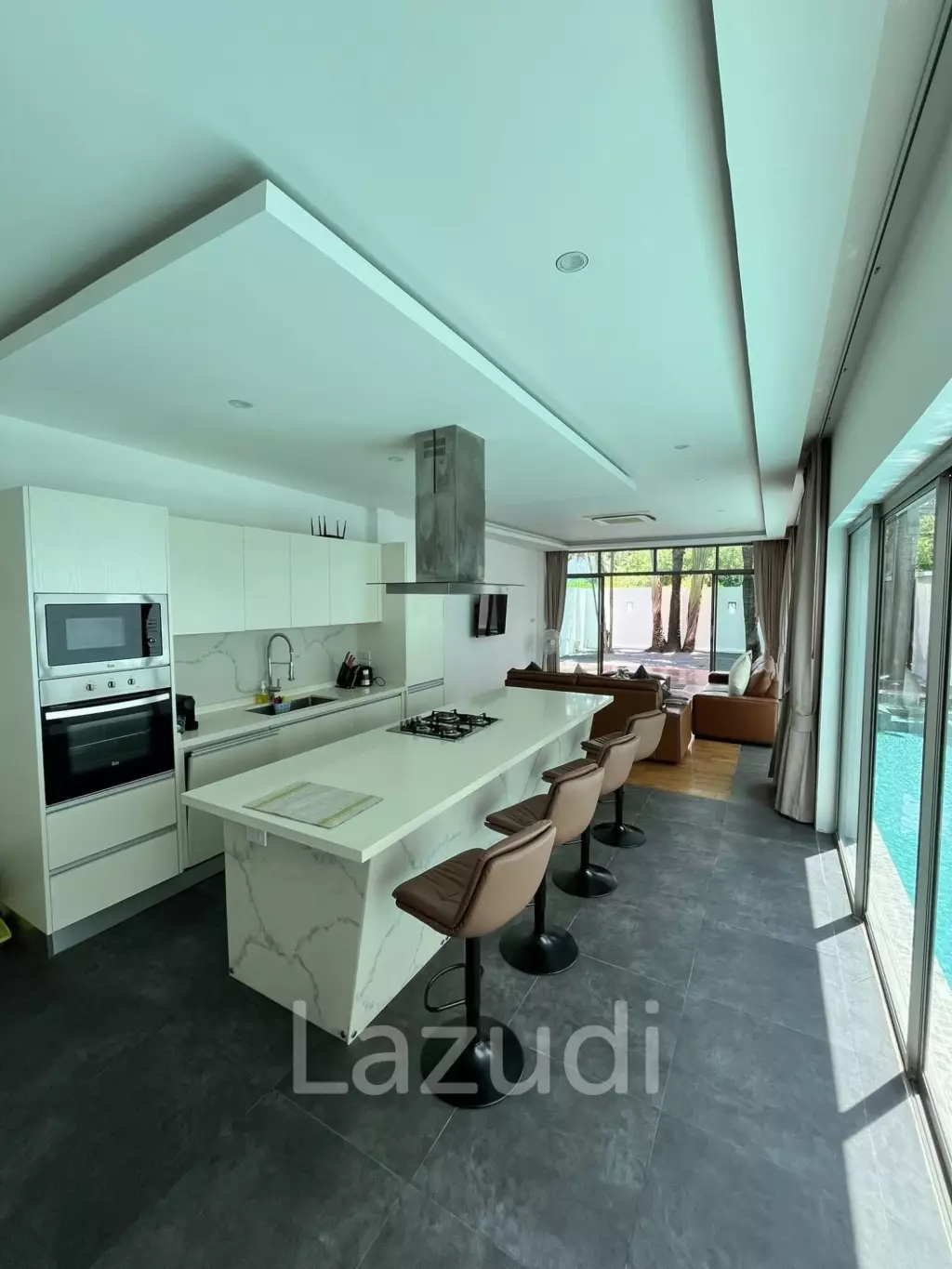 3-bedroom pool villa with Jacuzzi for rent in Rawai