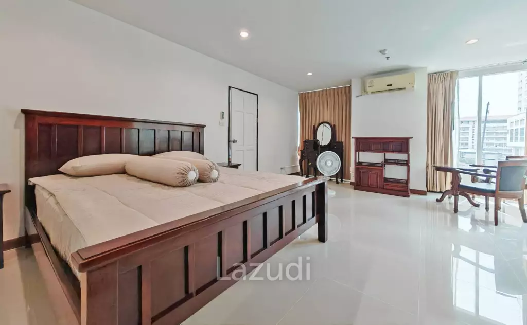 67 sqm condo Sukhumvit Living Town 2 bedroom in Khlong Toei Nuea Bangkok