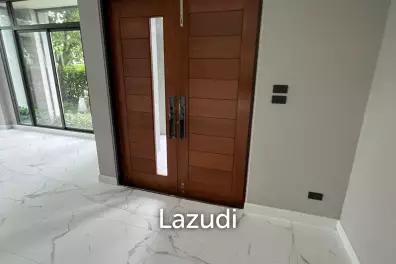 Luxurious 4-Bedroom Home in Bangkok Boulevard