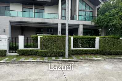 Luxurious 4-Bedroom Home in Bangkok Boulevard