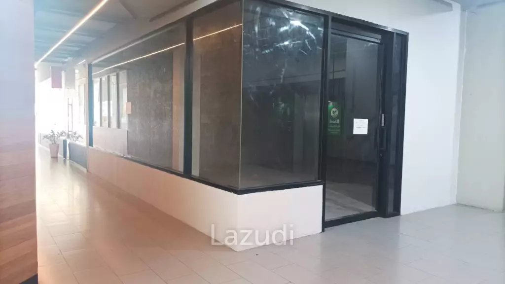 58.52 sqm Restaurant Space – Directly Behind Starbucks on Asoke Road Community Space