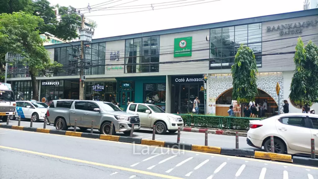 58.52 sqm Restaurant Space – Directly Behind Starbucks on Asoke Road Community Space