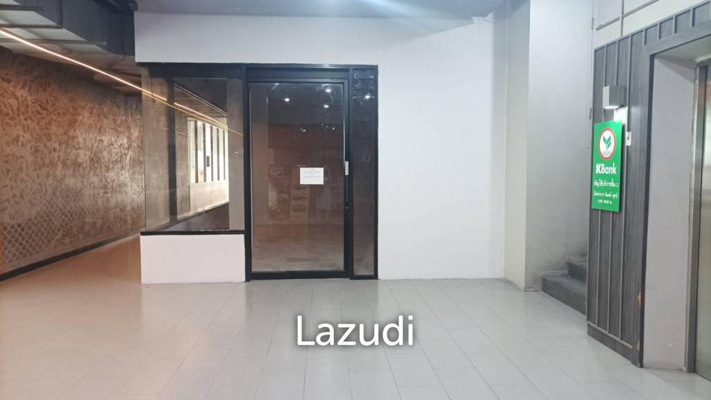 58.52 sqm Restaurant Space – Directly Behind Starbucks on Asoke Road Community Space