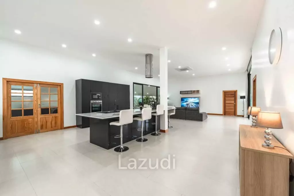 Newly renovated modern 4-bedroom villa for rent in Rawai
