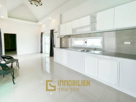 View Till Khao: Moderne Pool Villa mit Bergblick