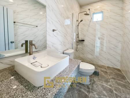 View Till Khao: Moderne Pool Villa mit Bergblick