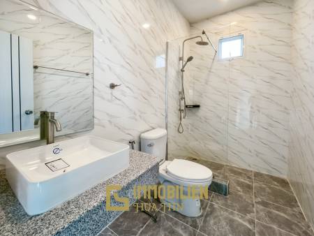 View Till Khao: Moderne Pool Villa mit Bergblick