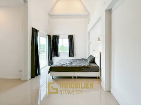 View Till Khao: Moderne Pool Villa mit Bergblick