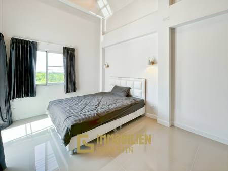 View Till Khao: Moderne Pool Villa mit Bergblick