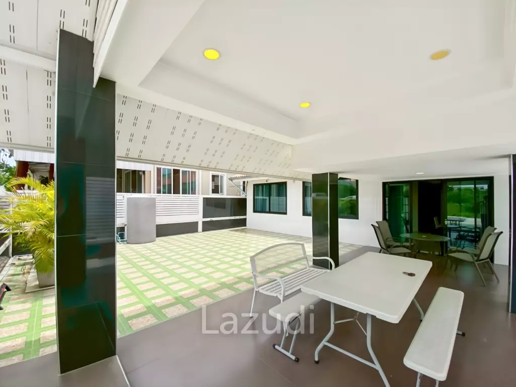 4 Bedroom House Only A Few Steps To The Beach