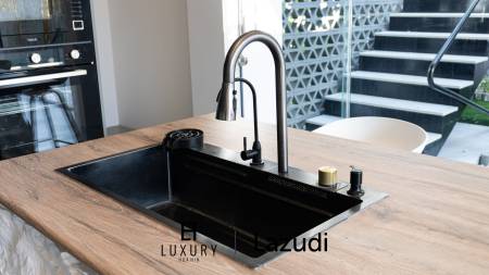 Luxurious Modern Oasis in Hua Hin with Stunning