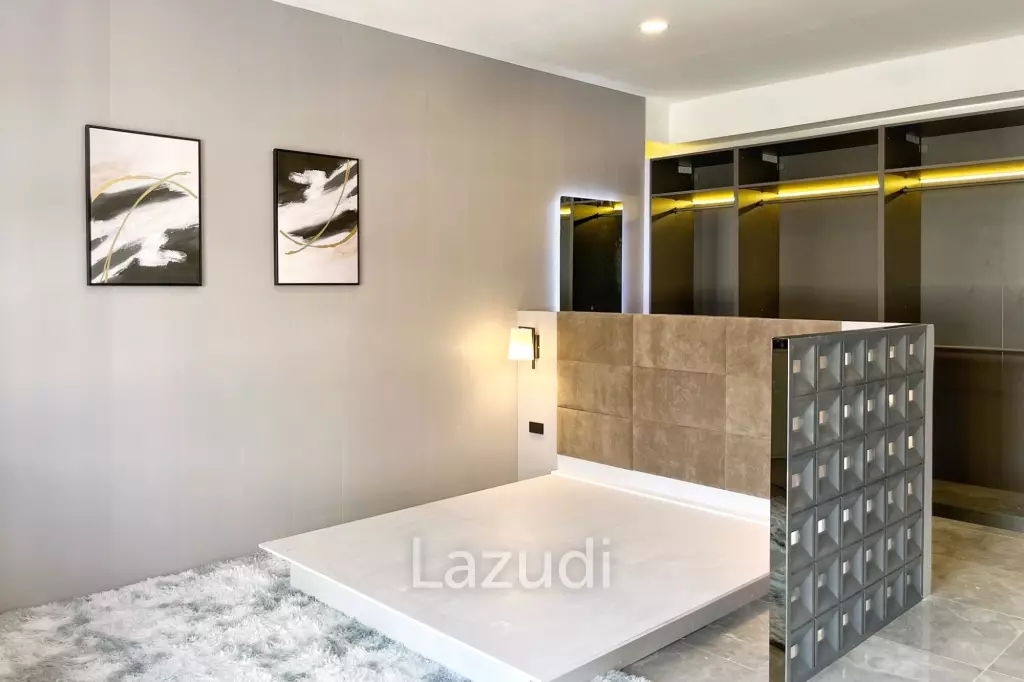 5 Bedroom 7 Bathroom 600 Sq.m White Mansion