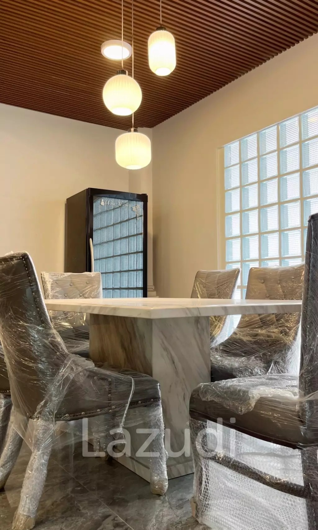 5 Bedroom 7 Bathroom 600 Sq.m White Mansion
