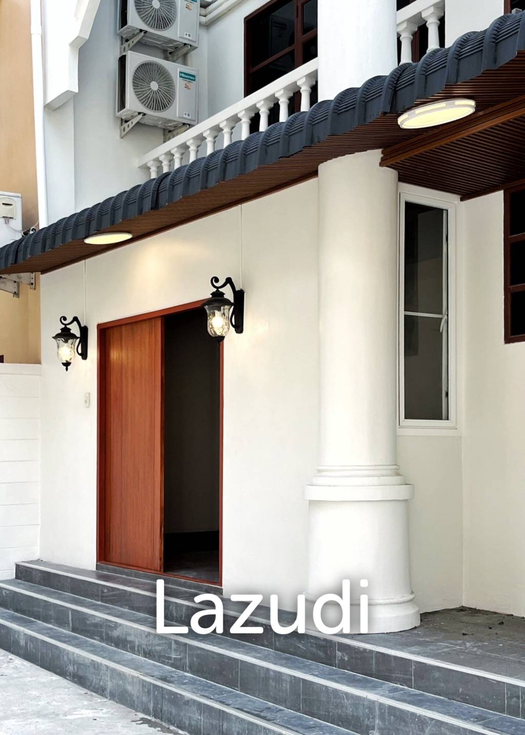 5 Bedroom 7 Bathroom 600 Sq.m White Mansion