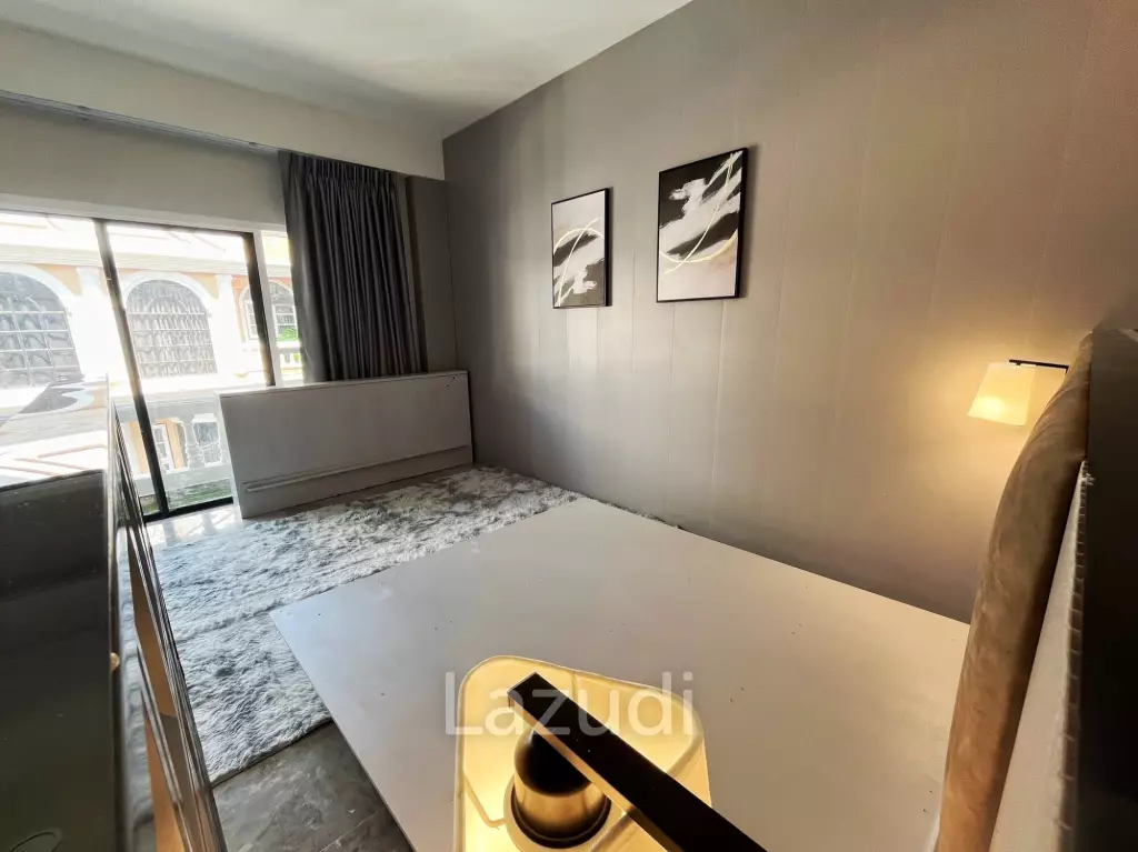 5 Bedroom 7 Bathroom 600 Sq.m White Mansion