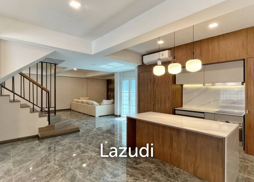 5 Bedroom 7 Bathroom 600 Sq.m White Mansion