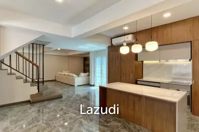 5 Bedroom 7 Bathroom 600 Sq.m White Mansion