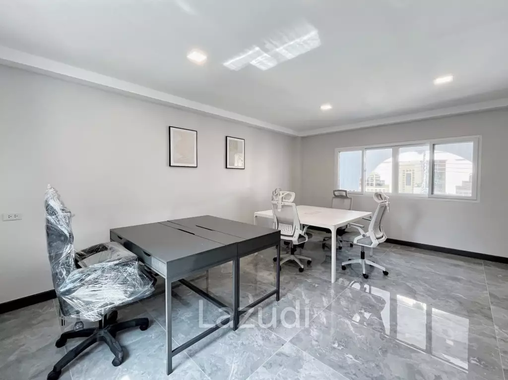 5 Bedroom 7 Bathroom 600 Sq.m White Mansion