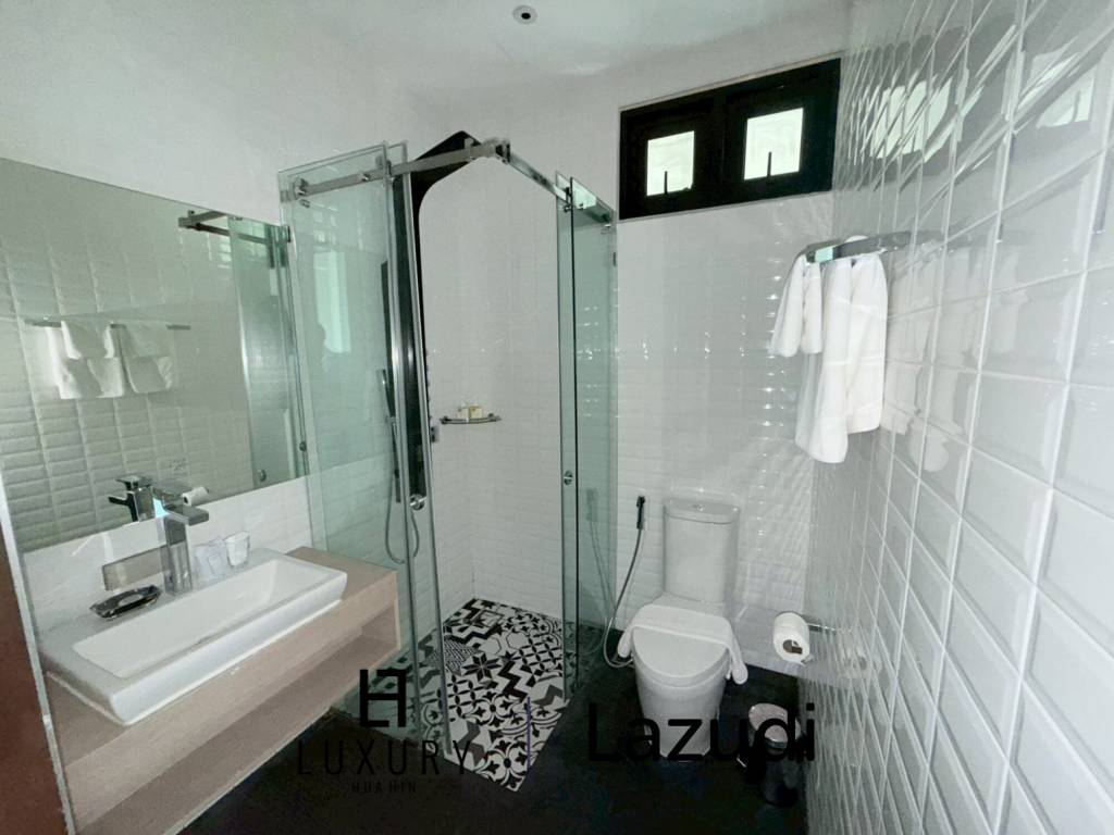 Spacious 2-Storey Villa with Rooftop Jacuzzi, 3 bed, 3 bath