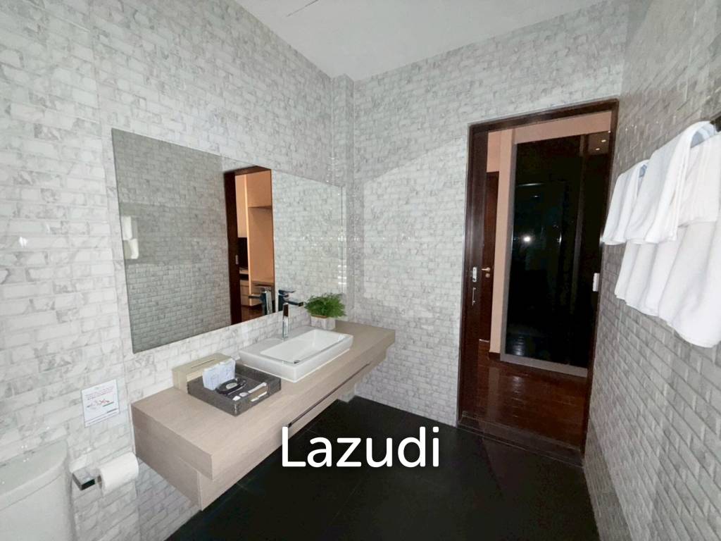 Spacious 2-Storey Villa with Rooftop Jacuzzi, 3 bed, 3 bath