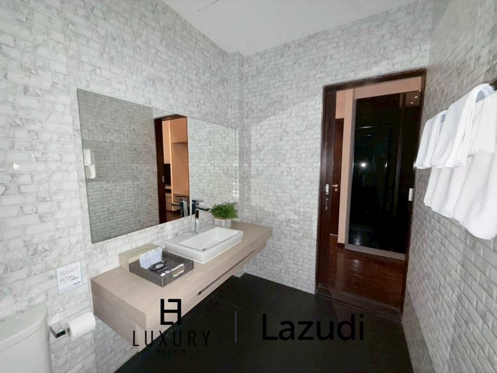 Spacious 2-Storey Villa with Rooftop Jacuzzi, 3 bed, 3 bath